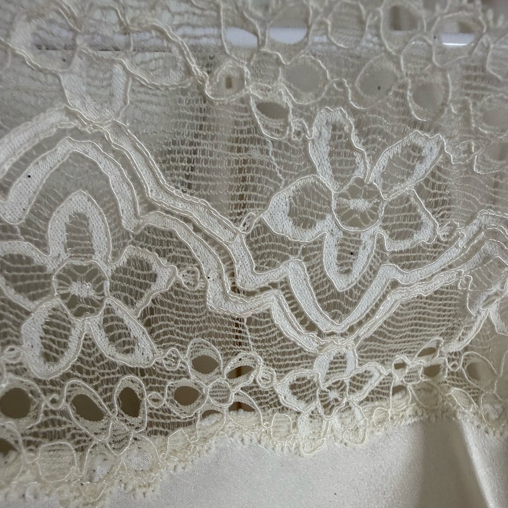 Women’s Elegant Cream Silk Robe and Slip Set, size 1X - Picture 4 of 13